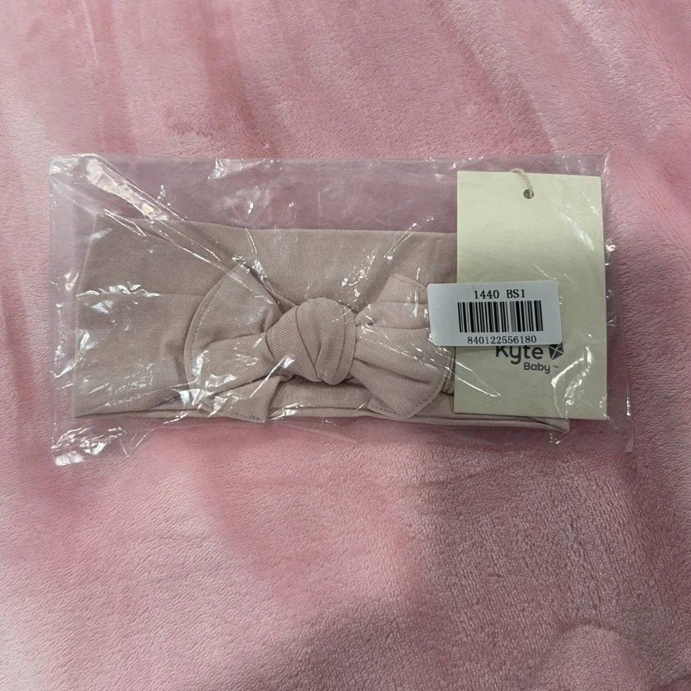 Kyte Baby Bow in Blush ( 0-3 months )